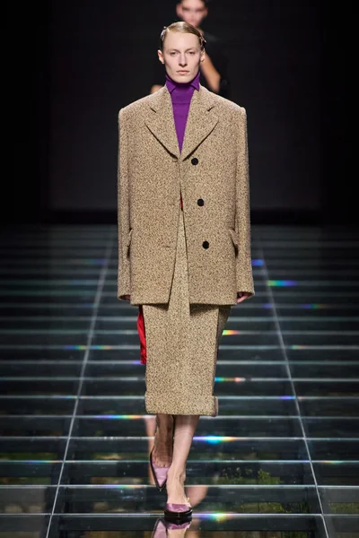 Look 30